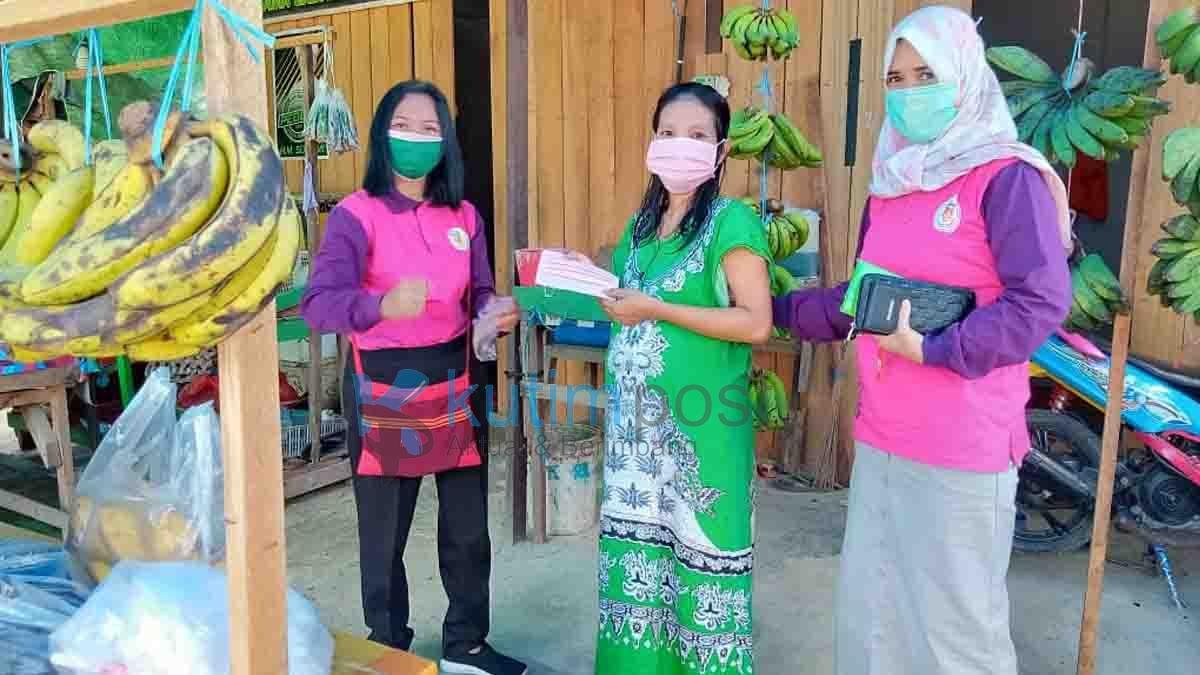 IBI Bagikan Masker Kepada Penjual Kutim Post
